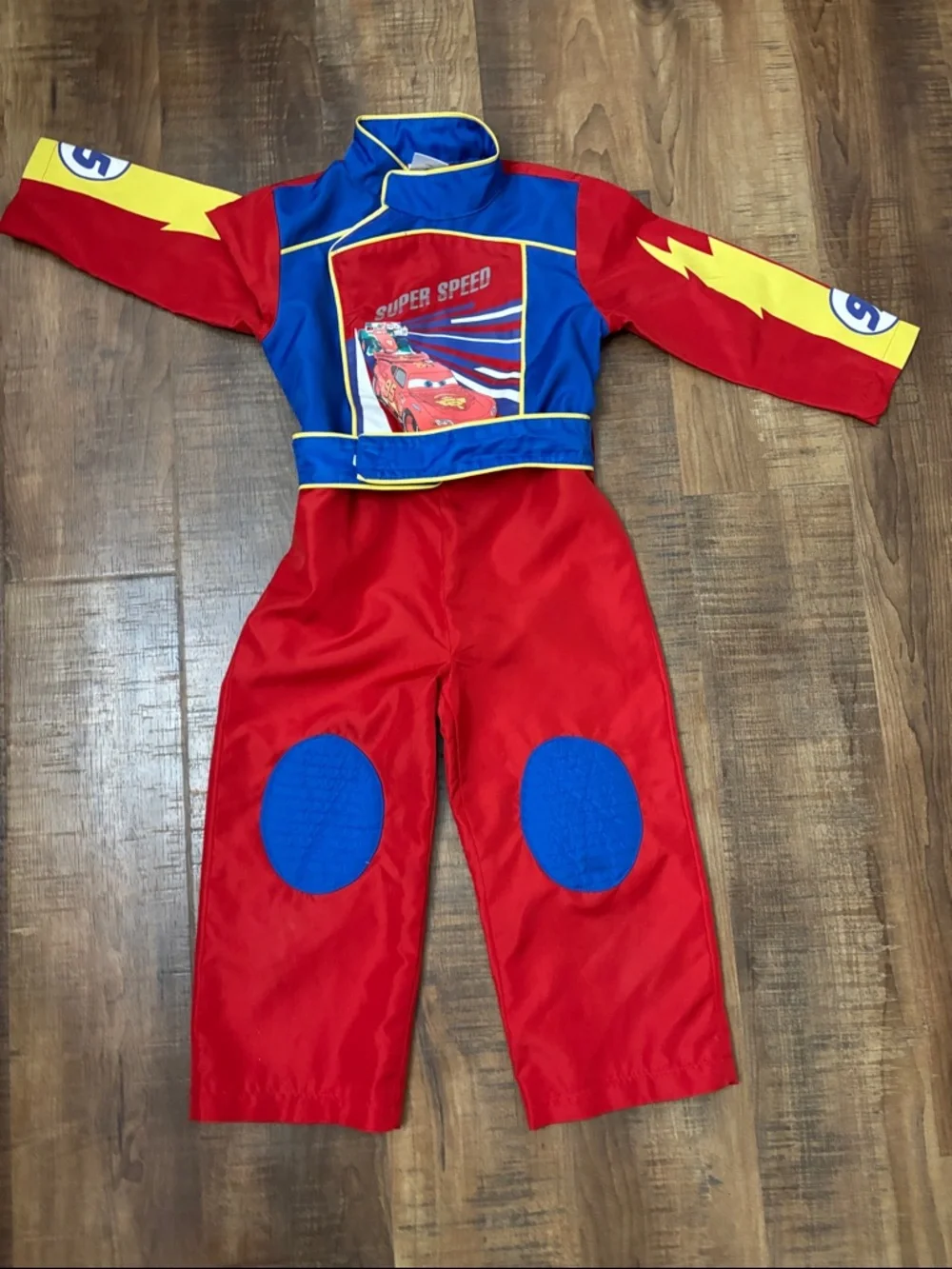 Disney Store Boys Cars Lightning McQueen Jumpsuit & Belt Costume size 4 EUC - Picture 1 of 4